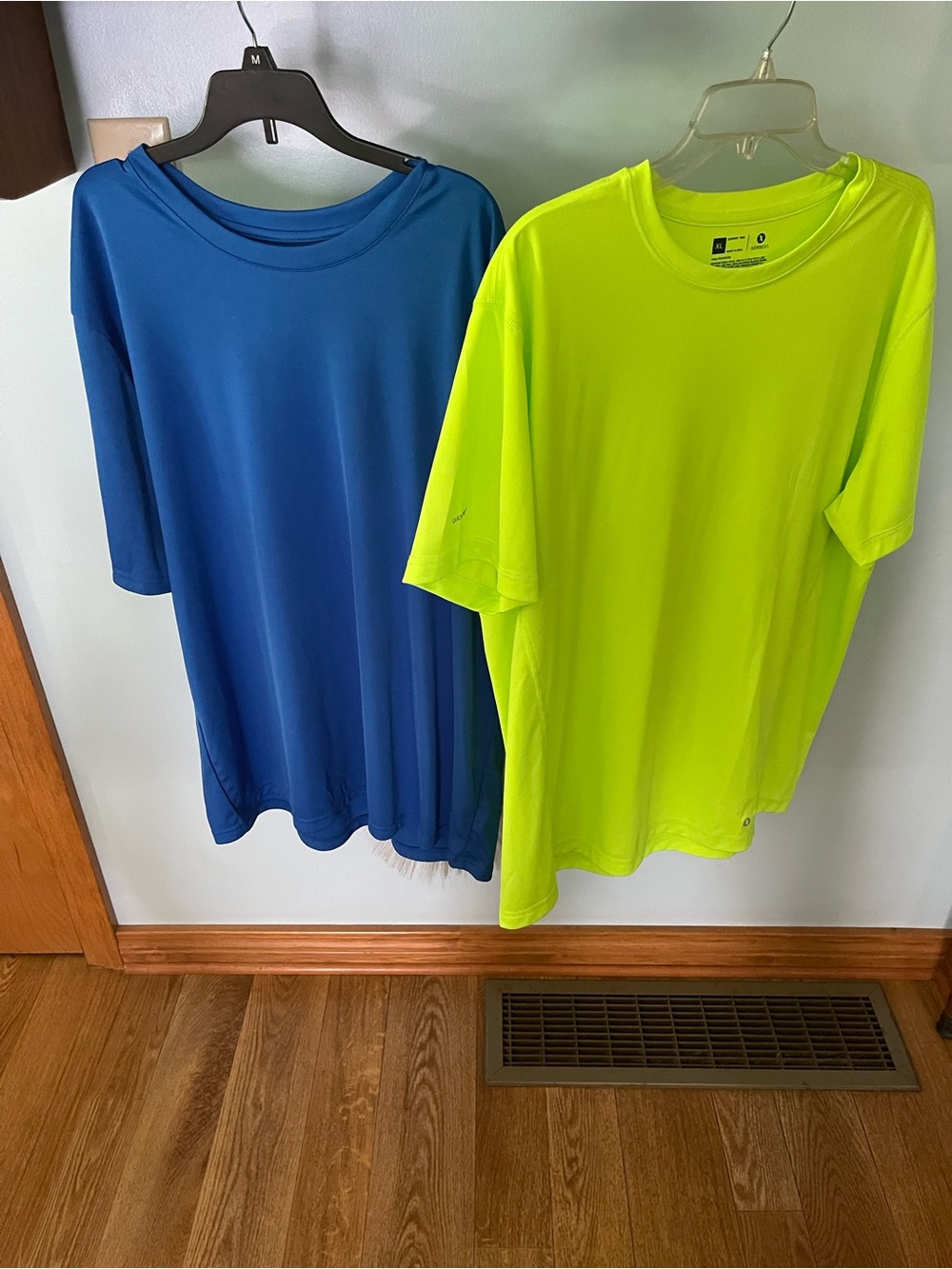 Adults Unisex Performance Tee - Blue & Neon Yellow.  Size XL. NWOT!